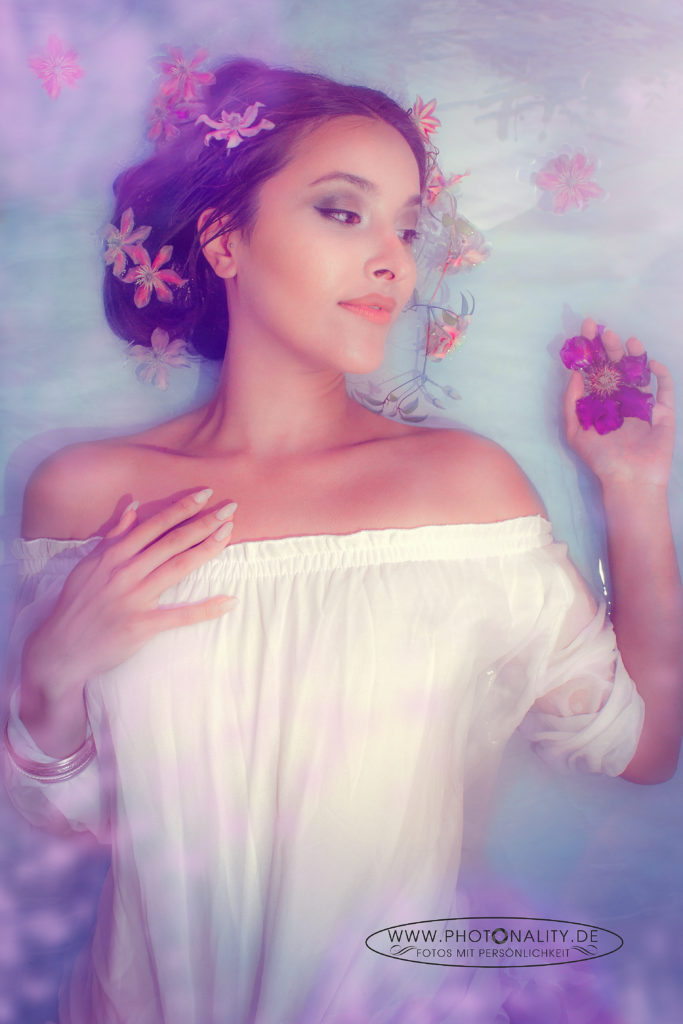 Verträumtes, romantisches Blumen-Beautyshooting